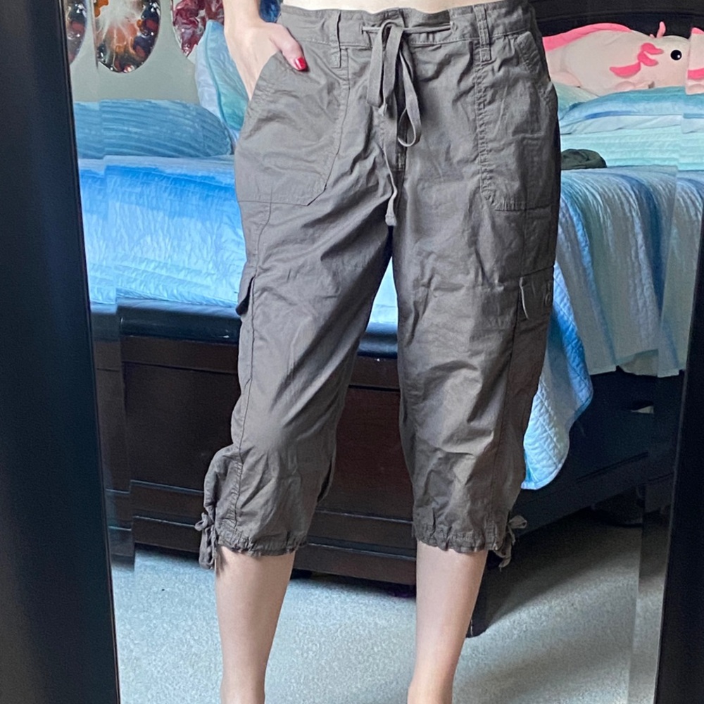 Y2K St. John's Bay Size 12 Charcoal Gray Dark Green Capri Cargo Everyday Pants - Picture 2 of 6